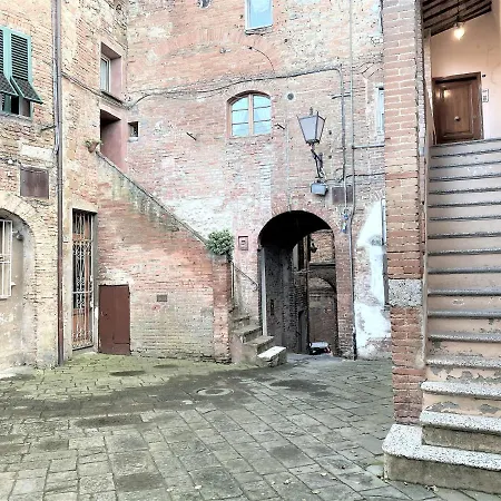Апартаменты Castelvecchio: On Top Of The Oldest Roofs *